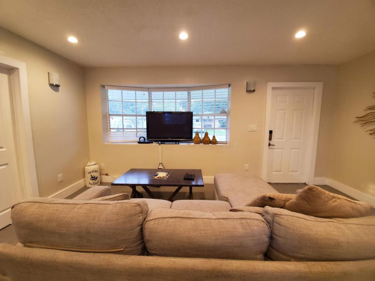 Lakefront Vacation Home - Sleeps 8 데이비 외부 사진